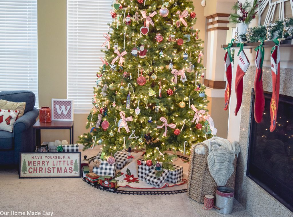 How to Make a simple mini Christmas tree with ribbon - The Boondocks Blog