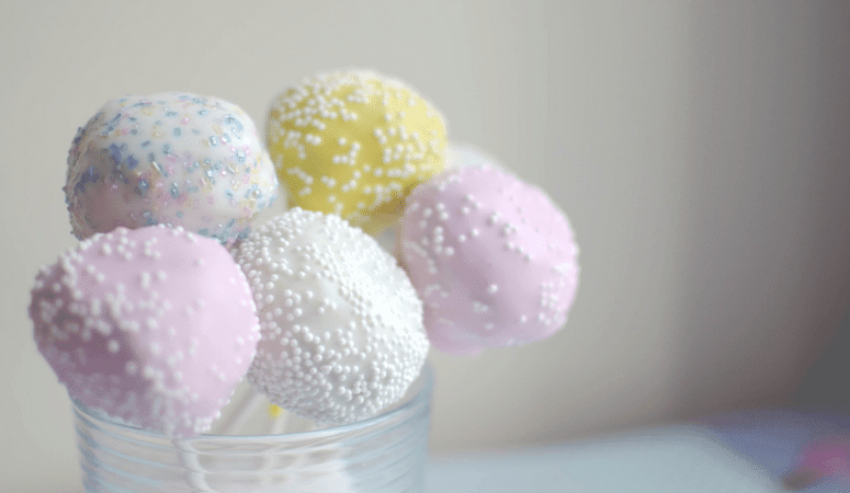 These yummy pastel cake pops are the perfect Easter treat!