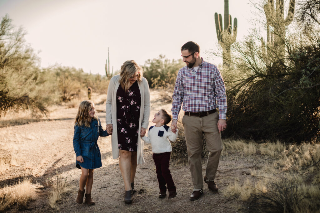 7 Last Minute Ways To Get Awesome Family Photo Outfits & Sessions – Our ...