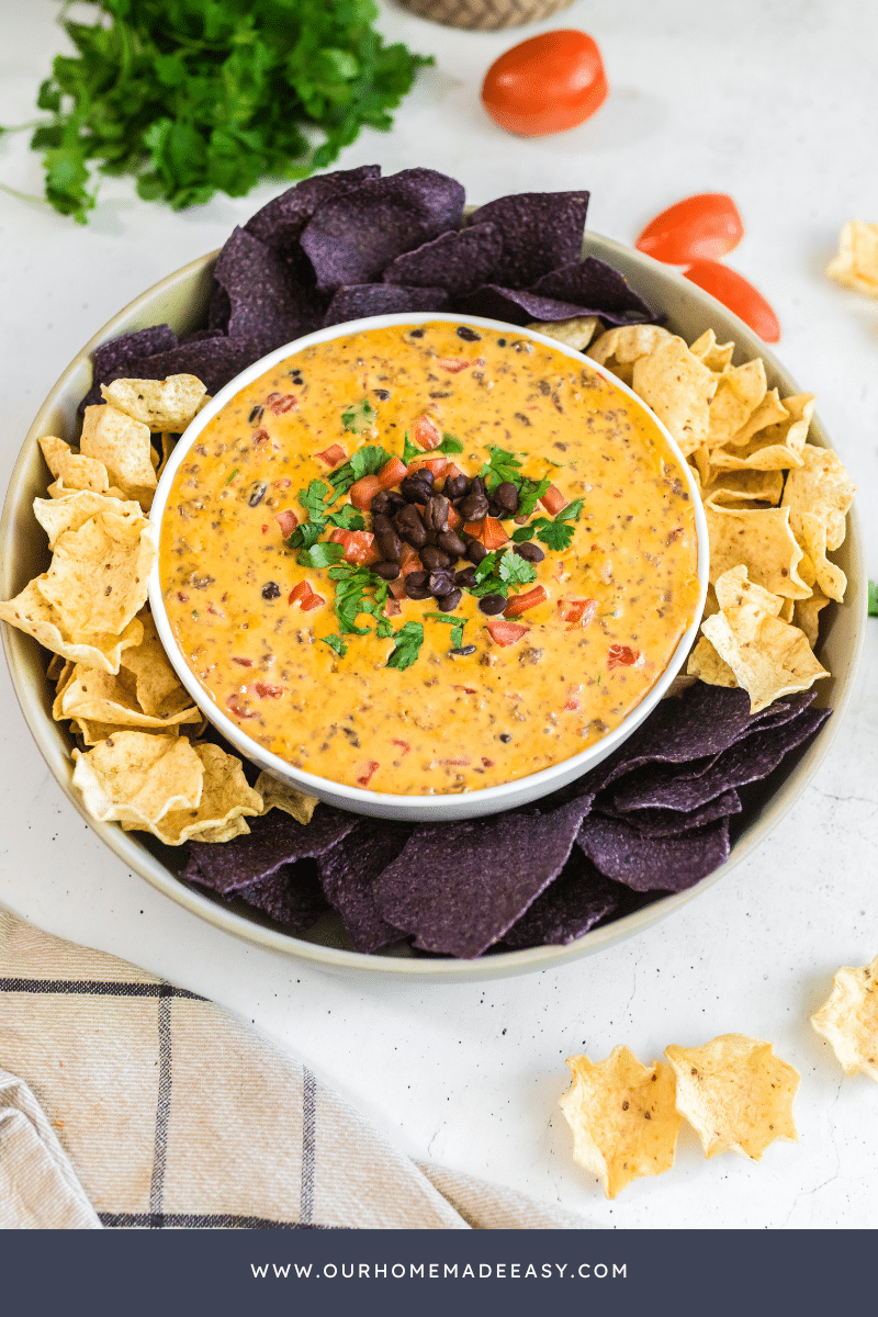 Bluie corn tortilla chips, Scoops tortilla chips surround queso dip