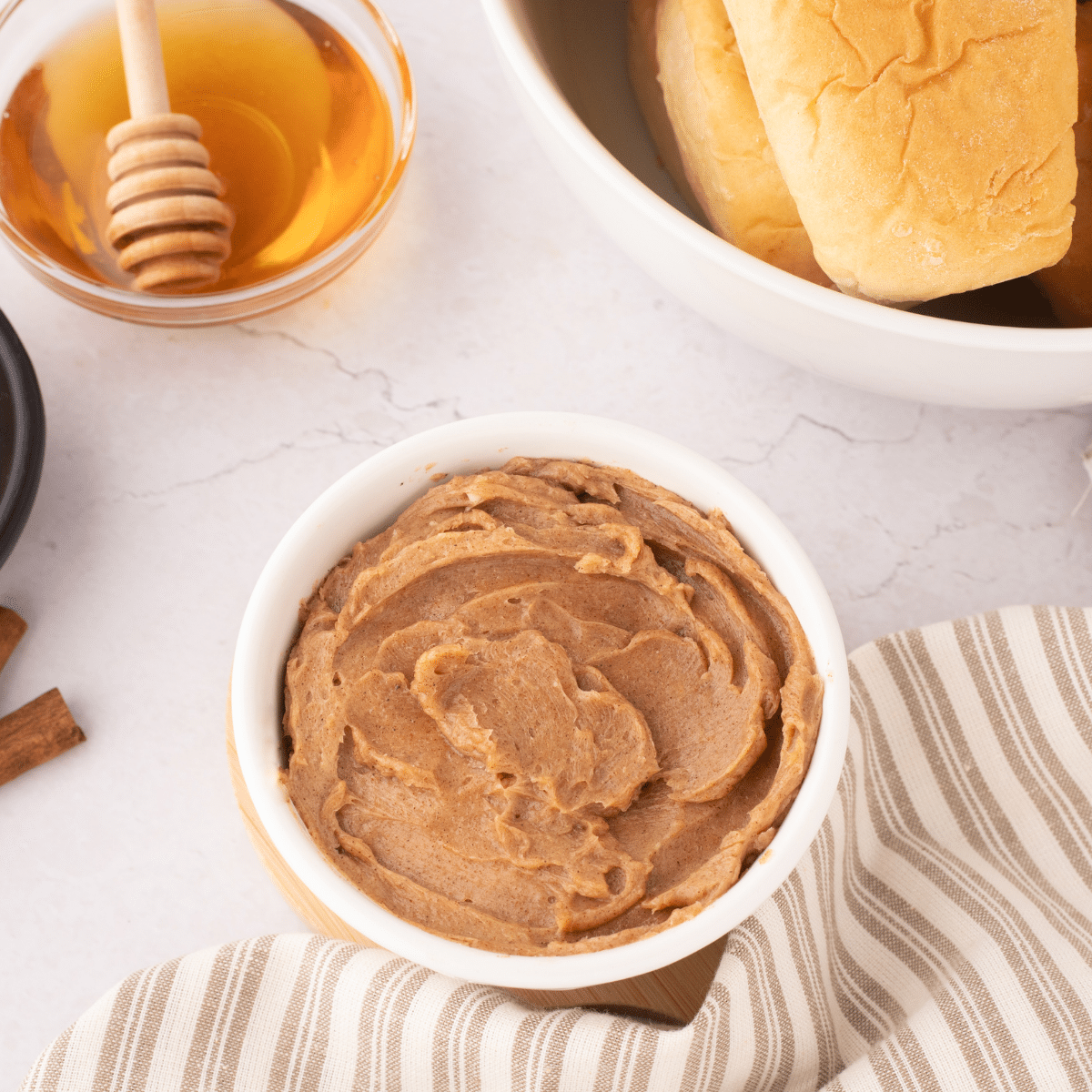 Yummy Cinnamon Honey Butter Recipe (Texas Roadhouse Copycat)